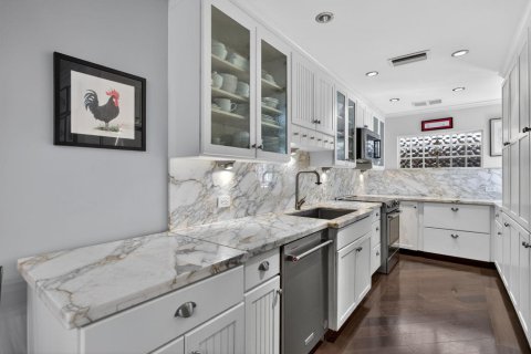 House in Lauderdale-by-the-Sea, Florida 5 bedrooms, 285.02 sq.m. № 2390069 - photo 27