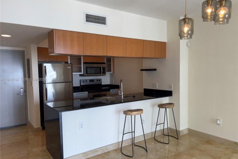 Снять в аренду кондоминиум в Майами, Флорида 1 спальня, 73.49м2, № 2005530 - фото 2