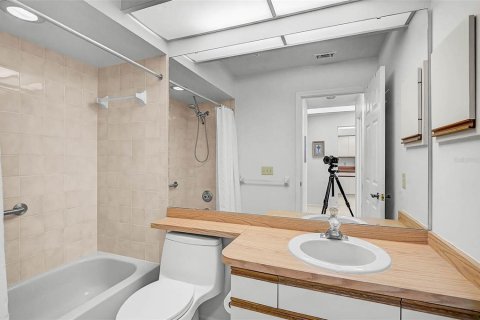 Copropriété à vendre à Sarasota, Floride: 2 chambres, 115.94 m2 № 2093558 - photo 18