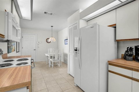 Copropriété à vendre à Sarasota, Floride: 2 chambres, 115.94 m2 № 2093558 - photo 7