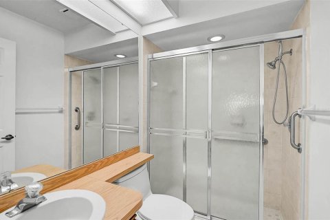 Copropriété à vendre à Sarasota, Floride: 2 chambres, 115.94 m2 № 2093558 - photo 15