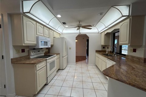 House in Port Charlotte, Florida 3 bedrooms, 161.93 sq.m. № 1537147 - photo 7