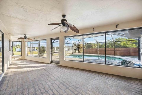 House in Port Charlotte, Florida 3 bedrooms, 161.93 sq.m. № 1537147 - photo 28