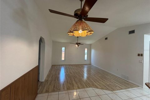 House in Port Charlotte, Florida 3 bedrooms, 161.93 sq.m. № 1537147 - photo 10