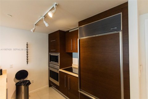 Condominio en venta en Miami, Florida, 1 dormitorio, 75.81 m2 № 2011436 - foto 15
