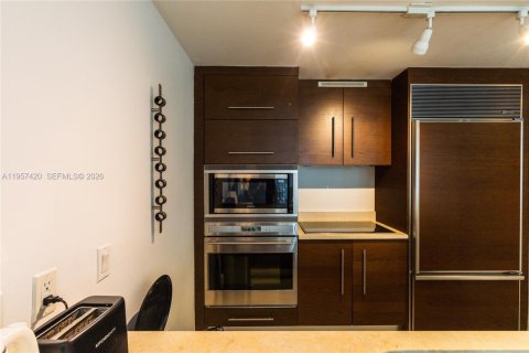 Condominio en venta en Miami, Florida, 1 dormitorio, 75.81 m2 № 2011436 - foto 12