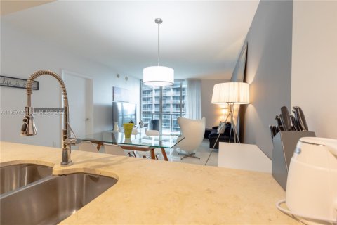 Condominio en venta en Miami, Florida, 1 dormitorio, 75.81 m2 № 2011436 - foto 2
