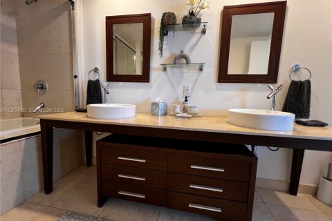 Condominio en venta en Miami, Florida, 1 dormitorio, 75.81 m2 № 2011436 - foto 28
