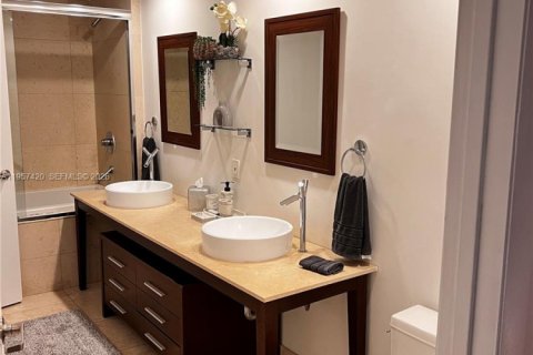 Condominio en venta en Miami, Florida, 1 dormitorio, 75.81 m2 № 2011436 - foto 30