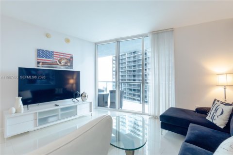 Condominio en venta en Miami, Florida, 1 dormitorio, 75.81 m2 № 2011436 - foto 3