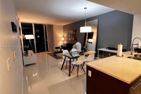 Condominio en venta en Miami, Florida, 1 dormitorio, 75.81 m2 № 2011436 - foto 10