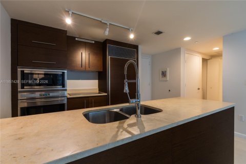 Condominio en venta en Miami, Florida, 1 dormitorio, 75.81 m2 № 2011436 - foto 16