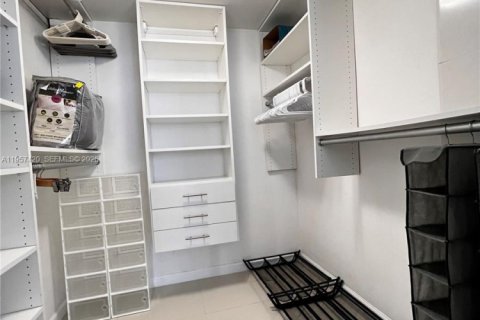 Condominio en venta en Miami, Florida, 1 dormitorio, 75.81 m2 № 2011436 - foto 20