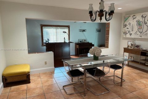 Villa ou maison à vendre à Miami, Floride: 5 chambres, 295.43 m2 № 2035306 - photo 21