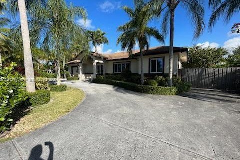 Villa ou maison à vendre à Miami, Floride: 5 chambres, 295.43 m2 № 2035306 - photo 4