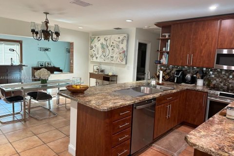 Villa ou maison à vendre à Miami, Floride: 5 chambres, 295.43 m2 № 2035306 - photo 16