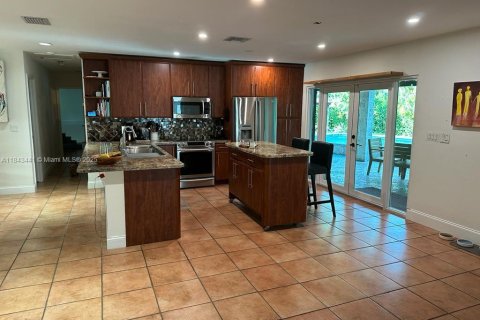 Villa ou maison à vendre à Miami, Floride: 5 chambres, 295.43 m2 № 2035306 - photo 17
