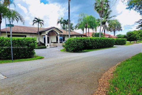 Villa ou maison à Miami, Floride 5 chambres, 295.43 m2 № 2035306