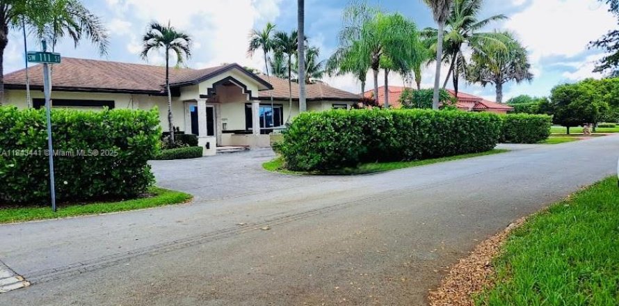 Villa ou maison à Miami, Floride 5 chambres, 295.43 m2 № 2035306