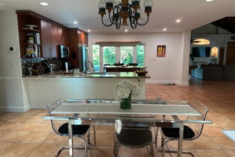 Villa ou maison à vendre à Miami, Floride: 5 chambres, 295.43 m2 № 2035306 - photo 19