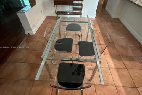 Villa ou maison à vendre à Miami, Floride: 5 chambres, 295.43 m2 № 2035306 - photo 22