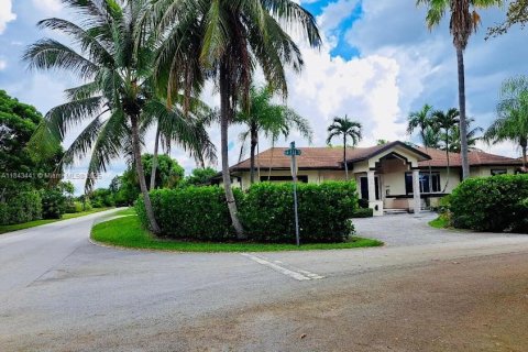 Villa ou maison à vendre à Miami, Floride: 5 chambres, 295.43 m2 № 2035306 - photo 5