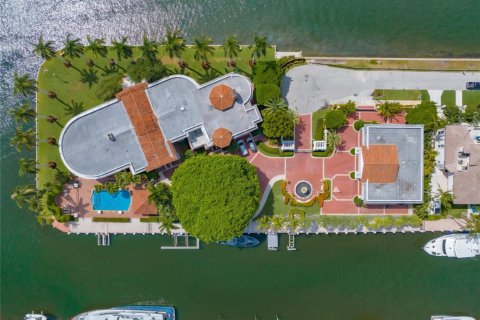 Купить виллу или дом в Форт-Лодердейл, Флорида 6 спален, 854.89м2, № 989353 - фото 1