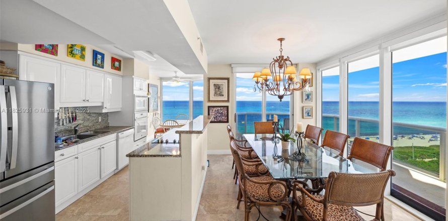 Condo in Miami Beach, Florida, 3 bedrooms № 1799060