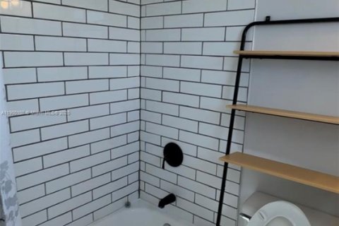 Condominio en alquiler en Miami, Florida, 1 dormitorio, 33.63 m2 № 1952051 - foto 4