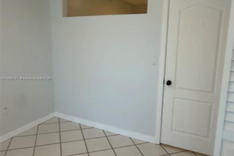 Condominio en alquiler en Miami, Florida, 1 dormitorio, 33.63 m2 № 1952051 - foto 5
