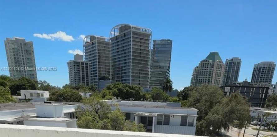Condominio en Miami, Florida, 1 dormitorio  № 1952051