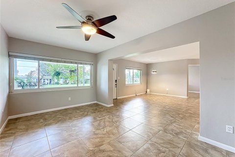 Casa en venta en Orlando, Florida, 3 dormitorios, 142.79 m2 № 1900138 - foto 9