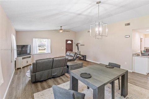 Casa en venta en Orlando, Florida, 4 dormitorios № 1938313 - foto 11