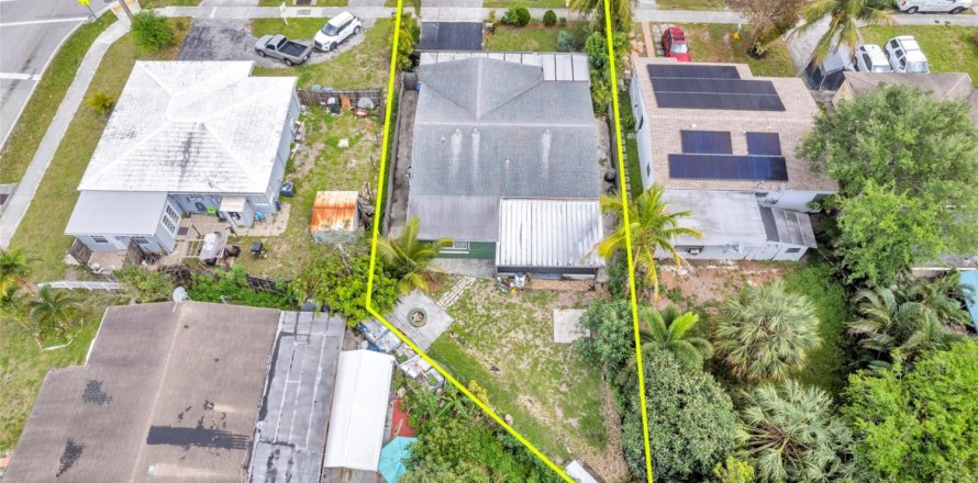 House in Fort Lauderdale, Florida 2 bedrooms, 108.51 sq.m. № 1079370