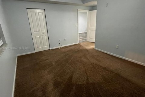 Снять в аренду кондоминиум в Корал-Спрингс, Флорида 3 спальни, 115.2м2, № 1992512 - фото 5