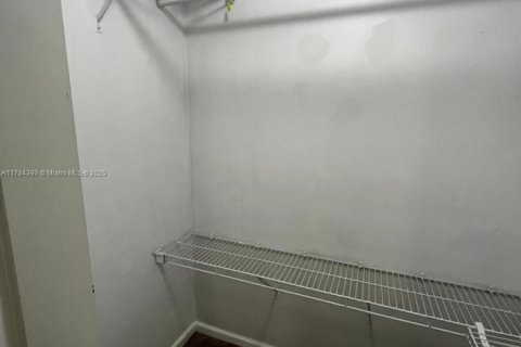 Снять в аренду кондоминиум в Корал-Спрингс, Флорида 3 спальни, 115.2м2, № 1992512 - фото 6