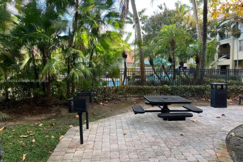 Снять в аренду кондоминиум в Корал-Спрингс, Флорида 3 спальни, 115.2м2, № 1992512 - фото 15