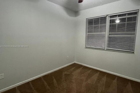 Снять в аренду кондоминиум в Корал-Спрингс, Флорида 3 спальни, 115.2м2, № 1992512 - фото 8