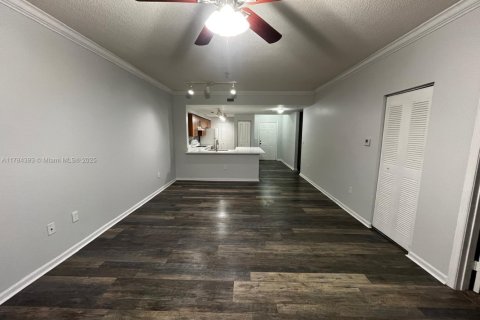 Снять в аренду кондоминиум в Корал-Спрингс, Флорида 3 спальни, 115.2м2, № 1992512 - фото 3