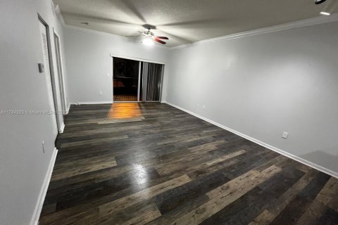 Снять в аренду кондоминиум в Корал-Спрингс, Флорида 3 спальни, 115.2м2, № 1992512 - фото 4