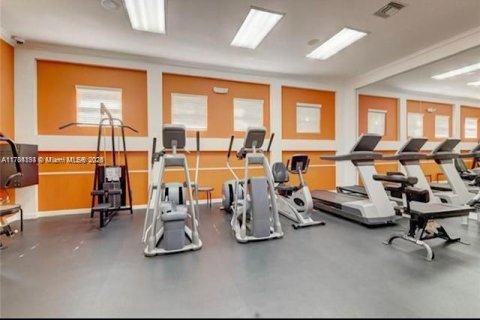 Снять в аренду кондоминиум в Корал-Спрингс, Флорида 3 спальни, 115.2м2, № 1992512 - фото 14