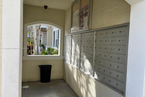 Снять в аренду кондоминиум в Корал-Спрингс, Флорида 3 спальни, 115.2м2, № 1992512 - фото 16