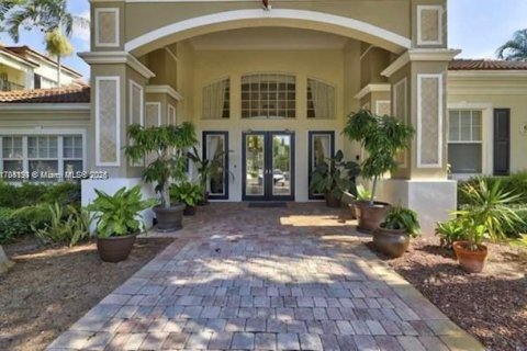 Снять в аренду кондоминиум в Корал-Спрингс, Флорида 3 спальни, 115.2м2, № 1992512 - фото 12