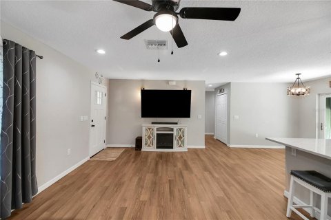 Casa en venta en Umatilla, Florida, 3 dormitorios, 116.78 m2 № 1915237 - foto 4