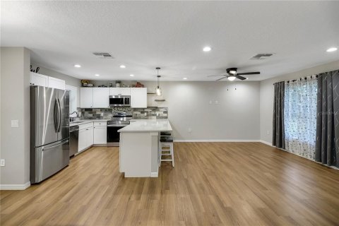 Casa en venta en Umatilla, Florida, 3 dormitorios, 116.78 m2 № 1915237 - foto 9