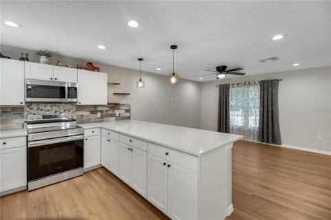 Casa en venta en Umatilla, Florida, 3 dormitorios, 116.78 m2 № 1915237 - foto 10