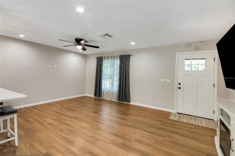 Casa en venta en Umatilla, Florida, 3 dormitorios, 116.78 m2 № 1915237 - foto 3