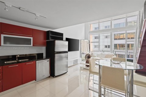 Copropriété à louer à Miami, Floride: 1 chambre, 90.86 m2 № 1945809 - photo 4