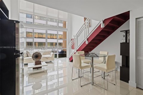 Copropriété à louer à Miami, Floride: 1 chambre, 90.86 m2 № 1945809 - photo 2
