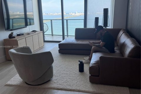 Condominio en alquiler en Miami, Florida, 2 dormitorios, 101.73 m2 № 1992161 - foto 10